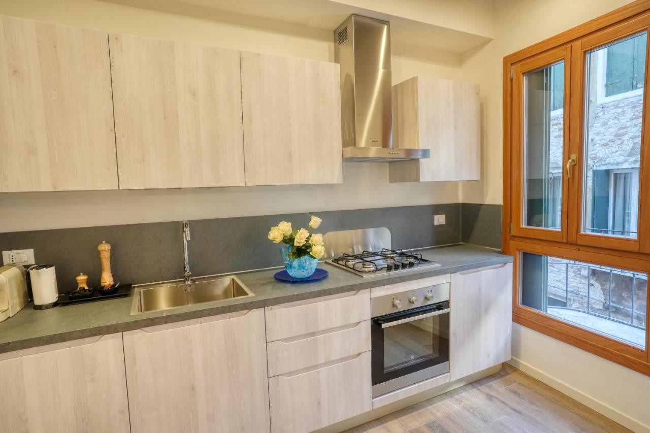 Ecco Suites Apartments เวนิส ภายนอก รูปภาพ